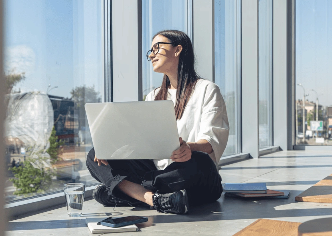 Hydration, Concentration, and Mood: Analyzes the brain’s “electrical” need for water and electrolytes.